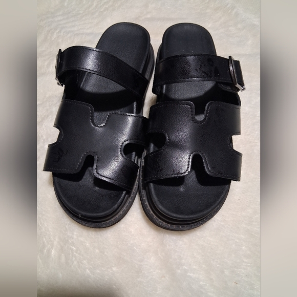 Black Chunky Leather Sandals with Platform Sole - Picture 4 of 9